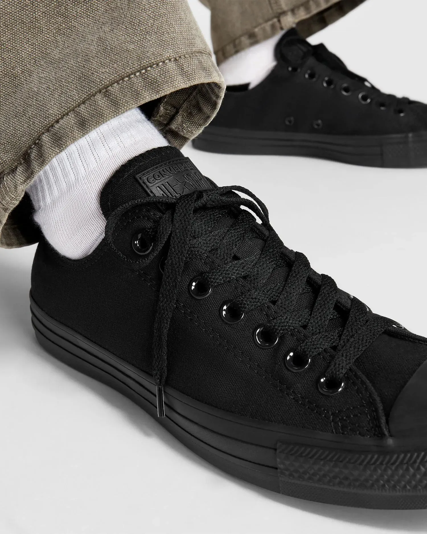 CONVERSE WOMEN'S CHUCK TAYLOR ALL STAR LOW TOP TRIPLE BLACK SHOE