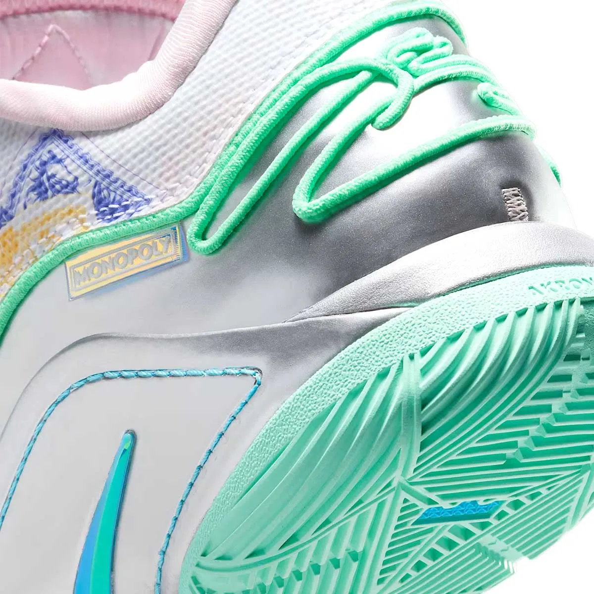 LeBron XXII 'Currency' EP 'White Green Glow'