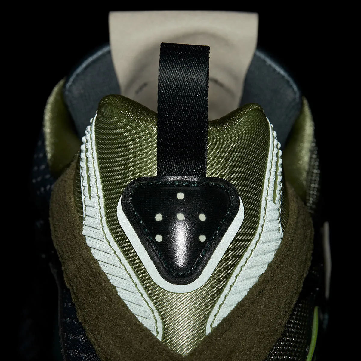   Song For The Mute AdiStar Cushion 'Shadow Green'